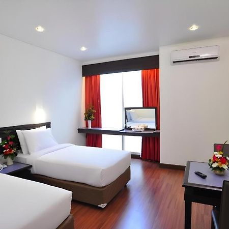 The Color Hotel Хатъяй Экстерьер фото