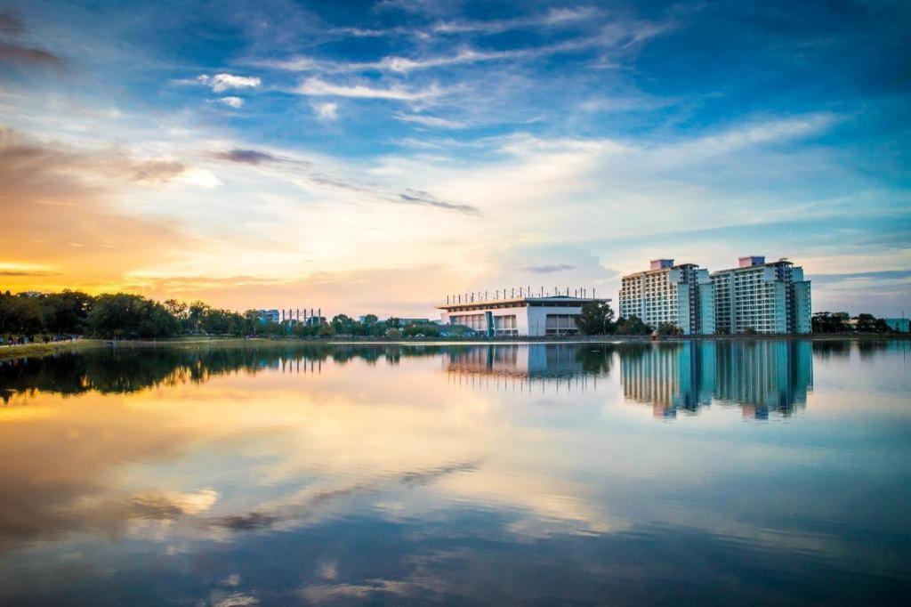 The Color Hotel Хатъяй Экстерьер фото
