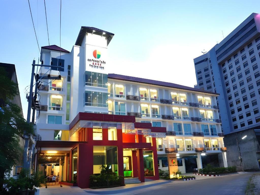 The Color Hotel Хатъяй Экстерьер фото