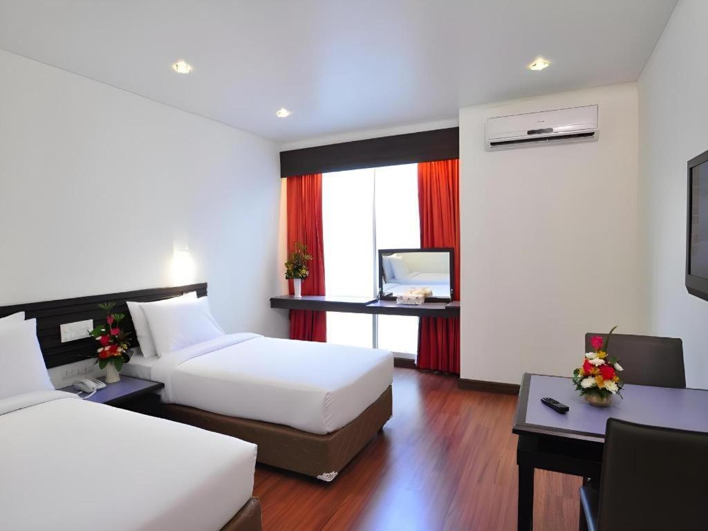 The Color Hotel Хатъяй Экстерьер фото