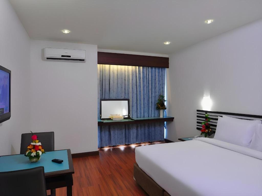 The Color Hotel Хатъяй Экстерьер фото