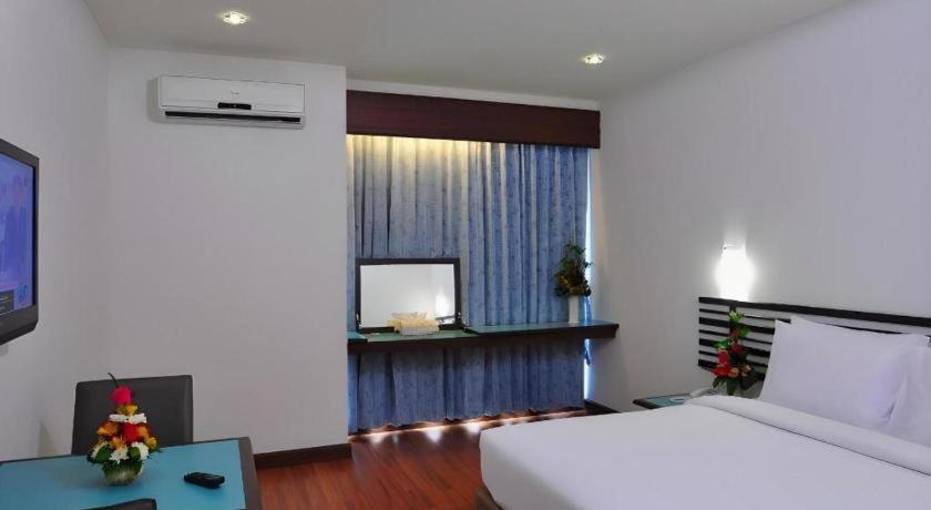 The Color Hotel Хатъяй Экстерьер фото