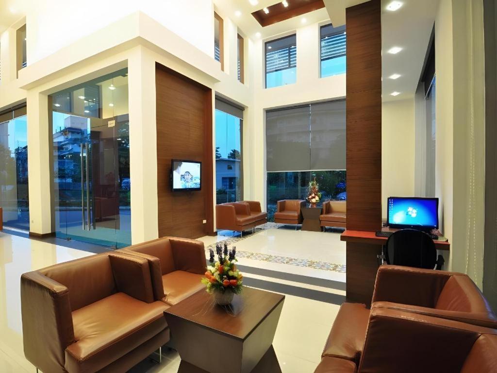 The Color Hotel Хатъяй Экстерьер фото