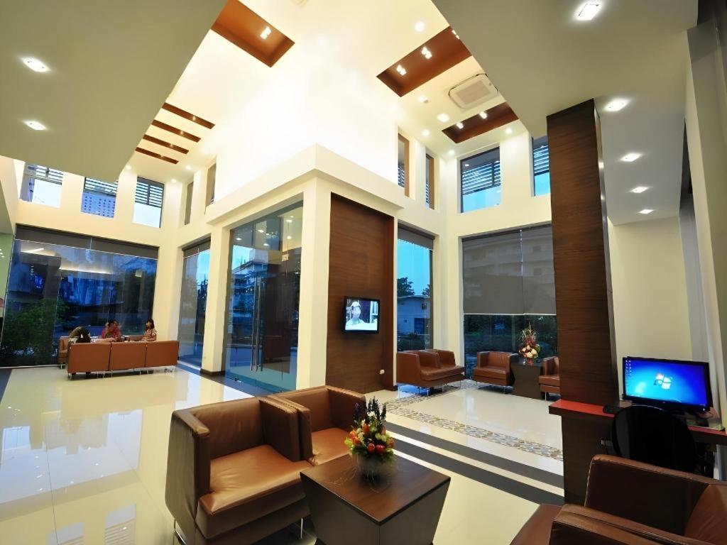 The Color Hotel Хатъяй Экстерьер фото
