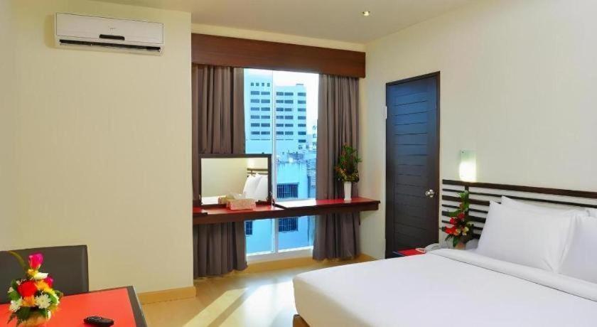 The Color Hotel Хатъяй Экстерьер фото
