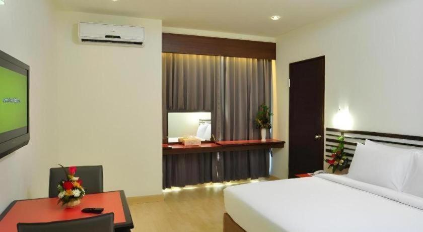 The Color Hotel Хатъяй Экстерьер фото