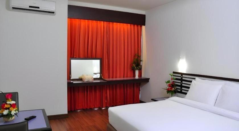 The Color Hotel Хатъяй Экстерьер фото