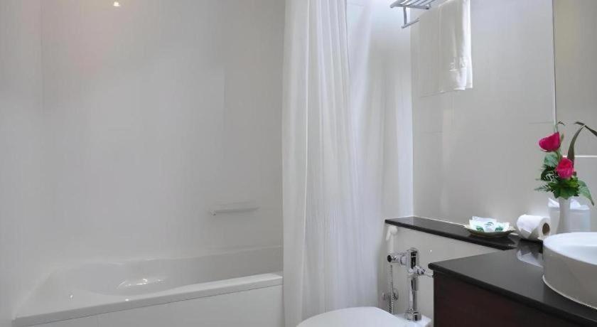 The Color Hotel Хатъяй Экстерьер фото